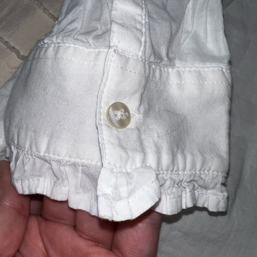 🤍Gap White Ruffle Button-Up Blouse🤍 - Picture 2 of 4